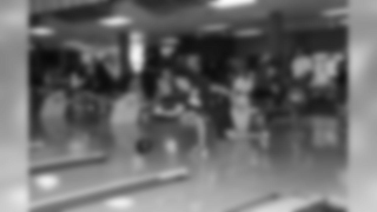 2010_steelers_team_bowling_001