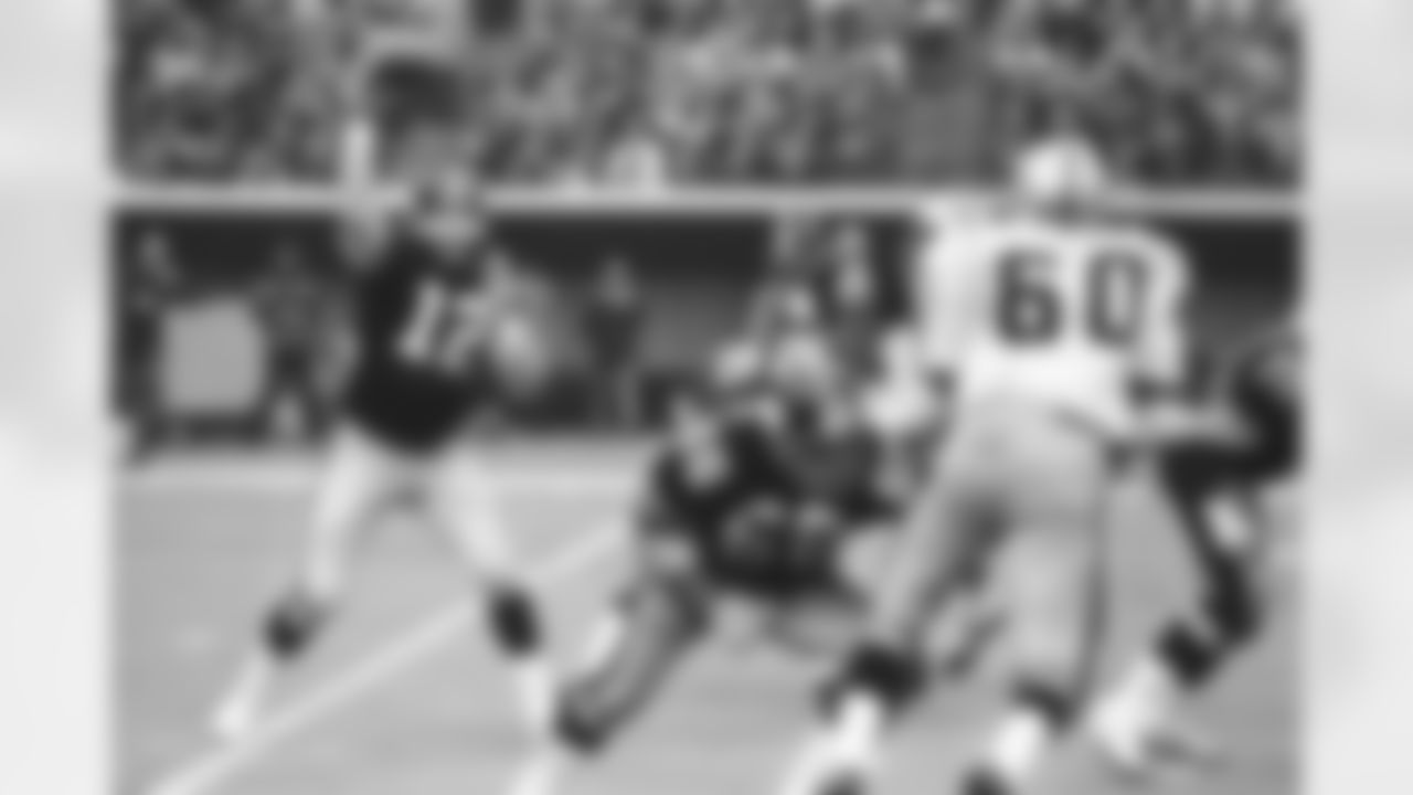 Terry Bradshaw was inducted into the Pro Football Hall of Fame in 1989