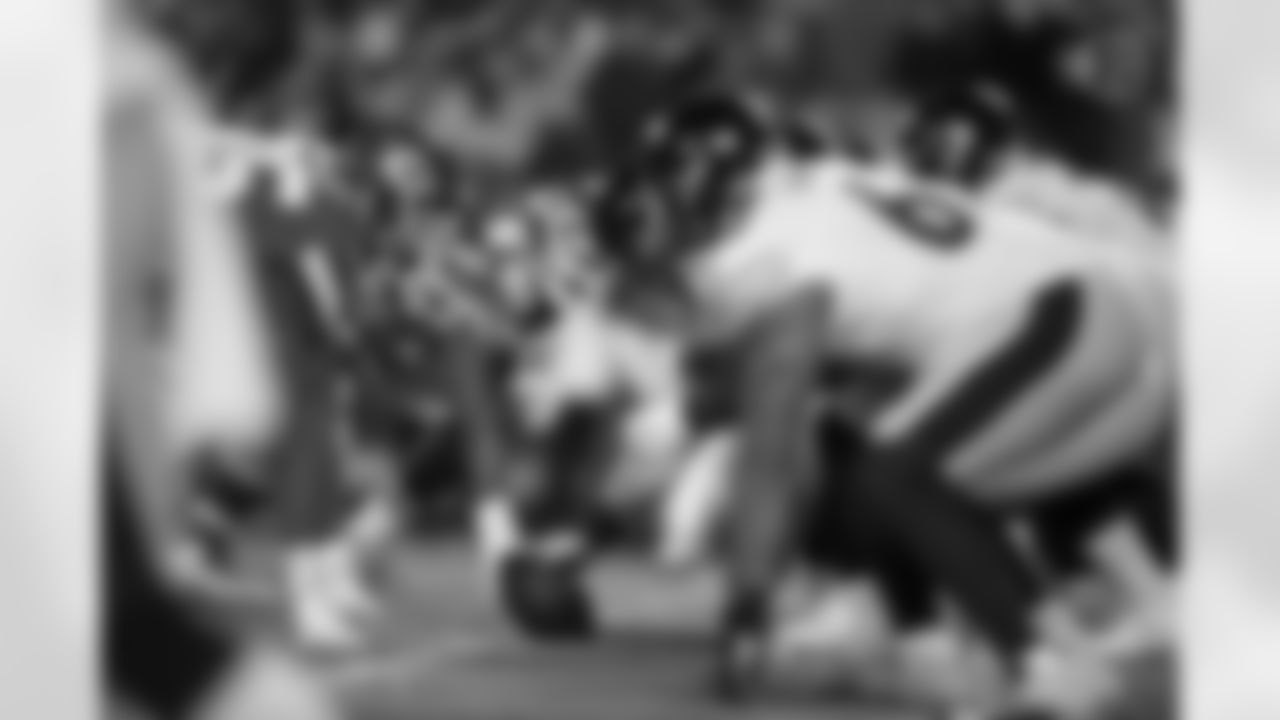 Pittsburgh Steelers center J.C. Hassenauer (60) during a regular season game between the Pittsburgh Steelers and the Kansas City Chiefs, Sunday, Dec. 26, 2021 in Kansas City, MO. The Chiefs beat the Steelers 36-10. (Karl Roser / Pittsburgh Steelers)