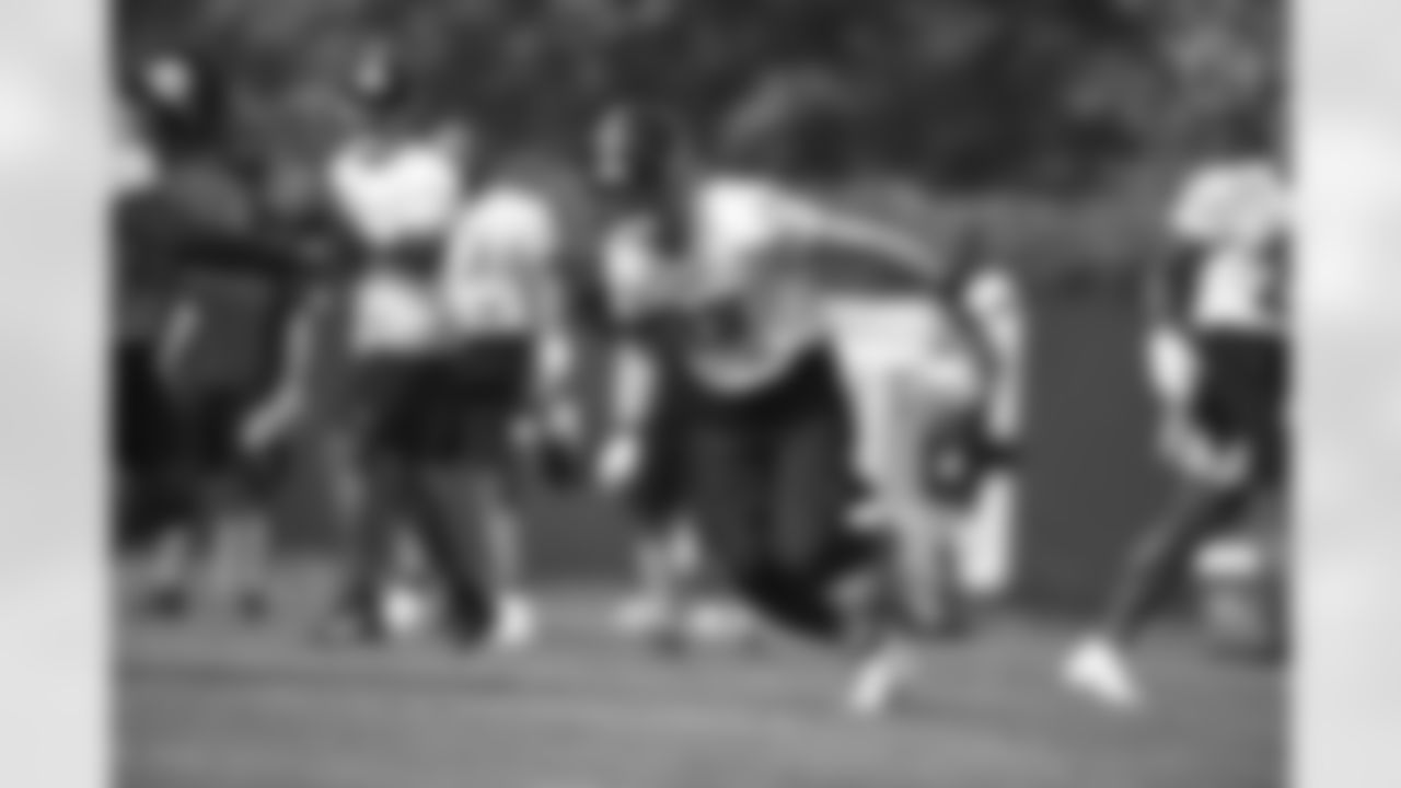 Pittsburgh Steelers tight end Pat Freiermuth (88) practices at the UPMC Rooney Sports Complex during rookie minicamp, Saturday, May 15, 2021 in Pittsburgh, PA. (Karl Roser / Pittsburgh Steelers)