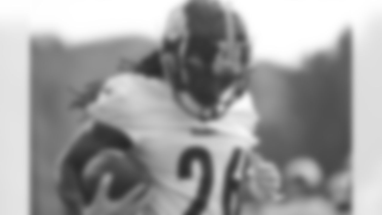 Pittsburgh Steelers running back Anthony McFarland Jr. (26) during practice at the UPMC Rooney Sports Complex preparing for a Week 5 matchup against the Denver Broncos, Friday, Oct. 8, 2021 in Pittsburgh, PA. (Caitlyn Epes / Pittsburgh Steelers)