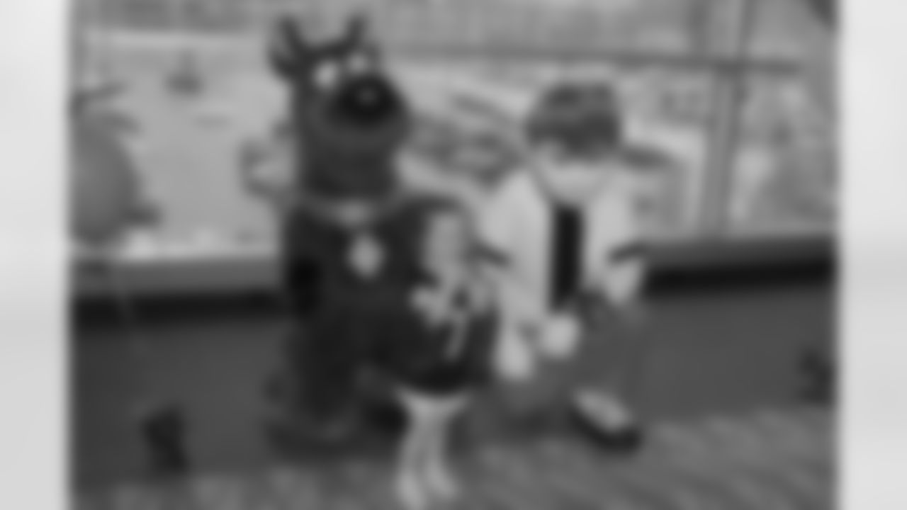 08_DraftDay_HeinzField_dh_112