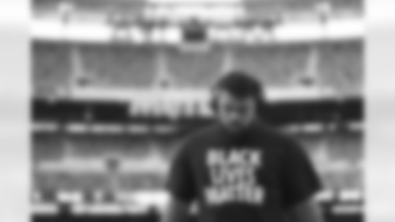 Pittsburgh Steelers defensive tackle Cameron Heyward (97) warms up before a regular season game between the Pittsburgh Steelers and the New York Giants, Monday, Sept. 14, 2020 in East Rutherford, NJ. (Karl Roser / Pittsburgh Steelers)