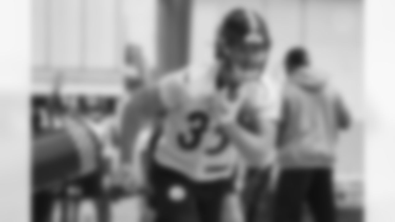 Pittsburgh Steelers running back Peter Oliver (35) participates in the Steelers rookie minicamp at the UPMC Rooney Sports Complex, Saturday, May 13, 2023 in Pittsburgh, PA. (Karl Roser / Pittsburgh Steelers)
