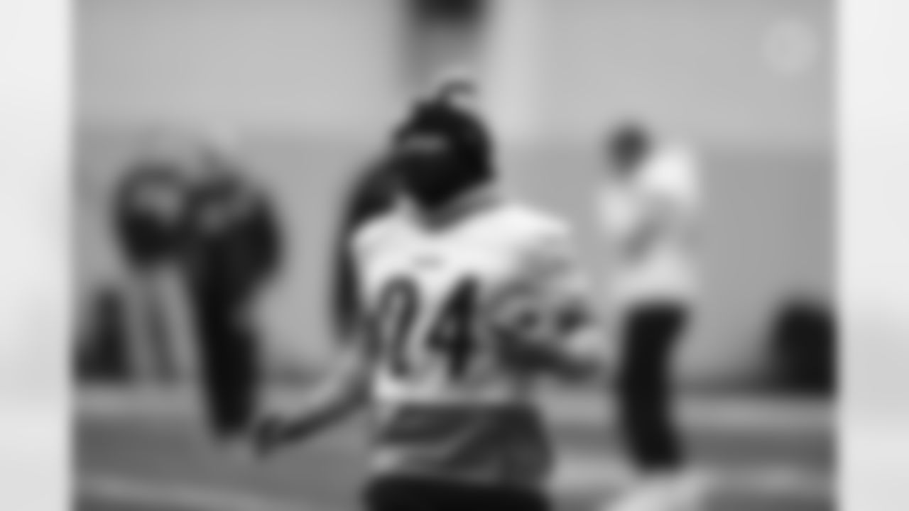 Pittsburgh Steelers running back Benny Snell Jr. (24) during practice at the UPMC Rooney Sports Complex preparing for a Week 16 matchup against the Kansas City Chiefs, Wednesday, Dec. 22, 2021 in Pittsburgh, PA. (Karl Roser / Pittsburgh Steelers)