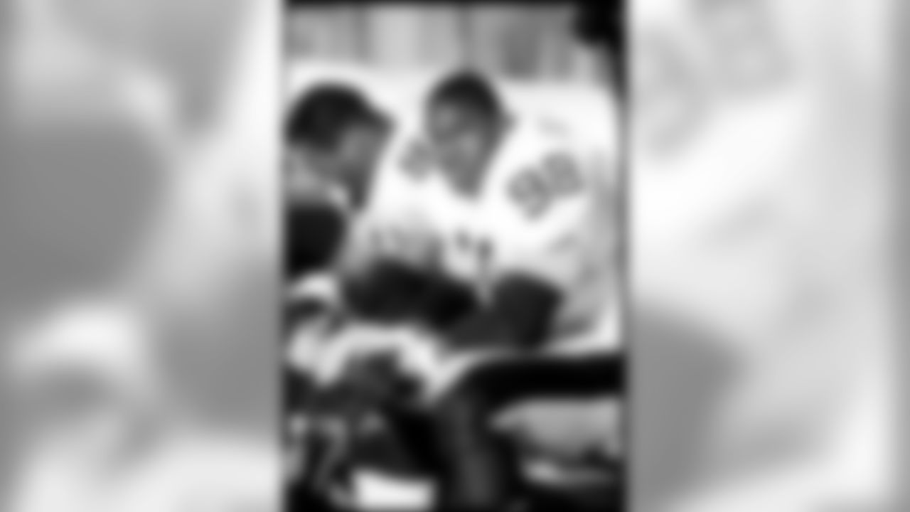 1986 GERALD WILLIAMS: Probably better suited to playing defensive end, Williams nevertheless was the Steelers full-time starting nose tackle for the seven seasons between 1988-94. He finished his Steelers career with 24.5 sacks, with his single-season high being six in 1990.