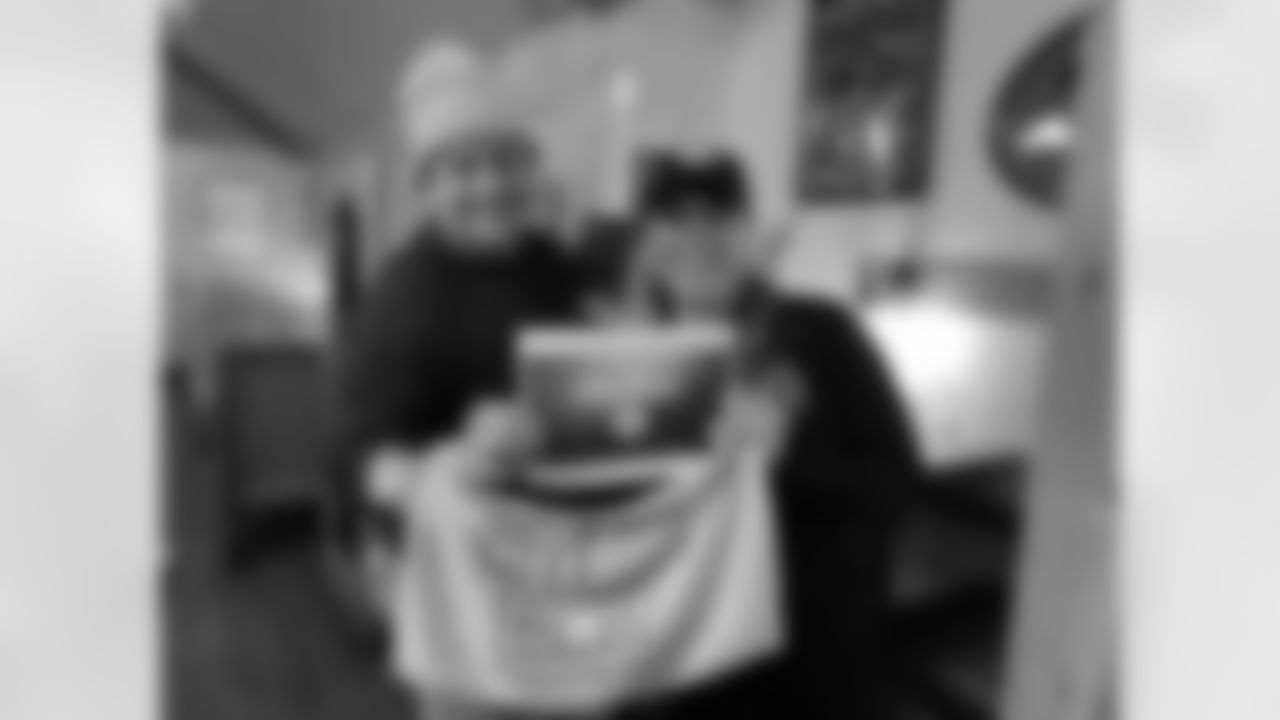 SNUTraditions_HereWeGoSigns_Jan142022846PM_Ihrig_Jennifer_97494590_93F20CA58A494E489CF6C455CACC05ED.jpeg_97494590_93F20CA58A494E489CF6C455CACC05ED