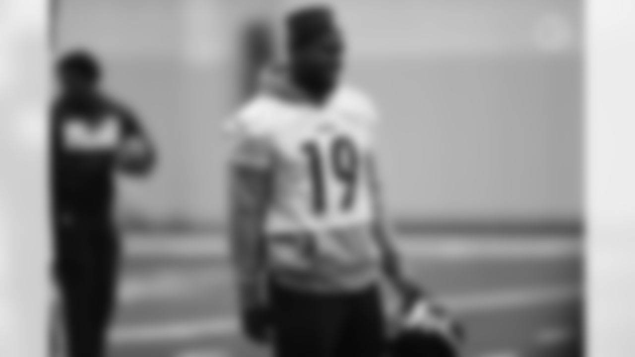 Pittsburgh Steelers wide receiver JuJu Smith-Schuster (19) during practice at the UPMC Rooney Sports Complex, Wednesday, Sept. 1, 2021 in Pittsburgh, PA. (Karl Roser / Pittsburgh Steelers)