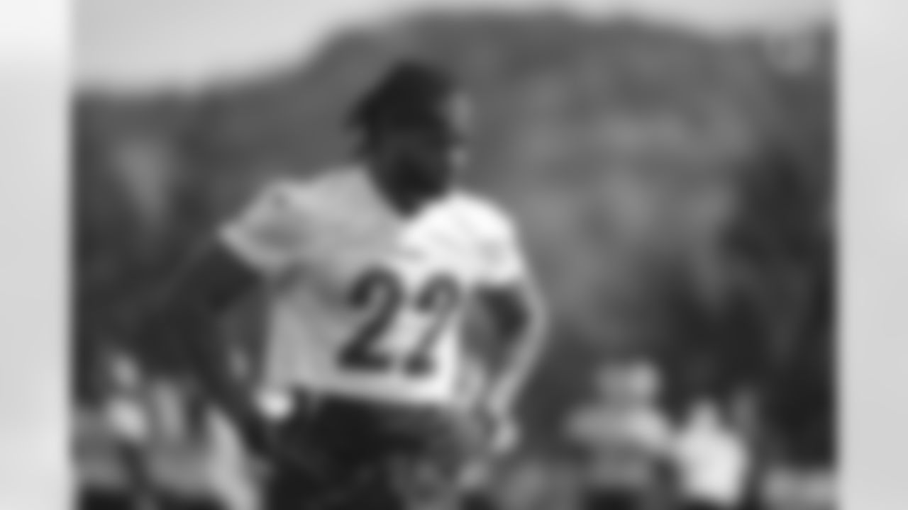 Pittsburgh Steelers running back Najee Harris (22) practices at the UPMC Rooney Sports Complex during rookie minicamp, Friday, May 14, 2021 in Pittsburgh, PA. (Caitlyn Epes / Pittsburgh Steelers)