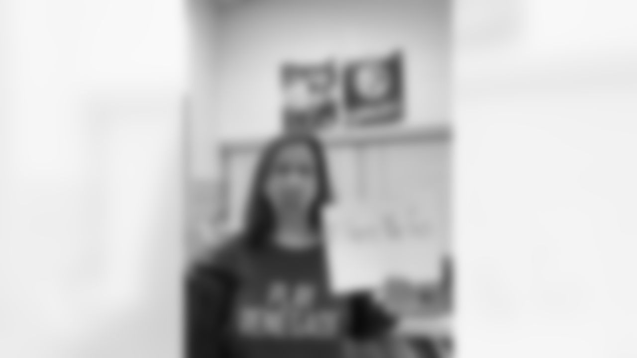 SNUTraditions_HereWeGoSigns_Jan142022752AM_West_Becky_97494590_719B51AA88ED4F6BA536A3F03754AB07.jpeg_97494590_719B51AA88ED4F6BA536A3F03754AB07