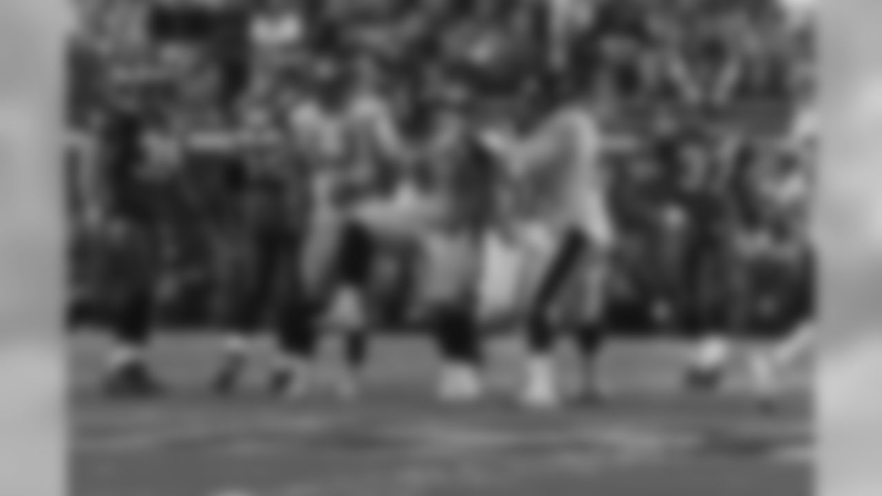 The Super Bowl XL game between the Pittsburgh Steelers and the Seattle Seahawks on Febuary 5, 2006. The Steelers defeated the Seahawks 21-10.