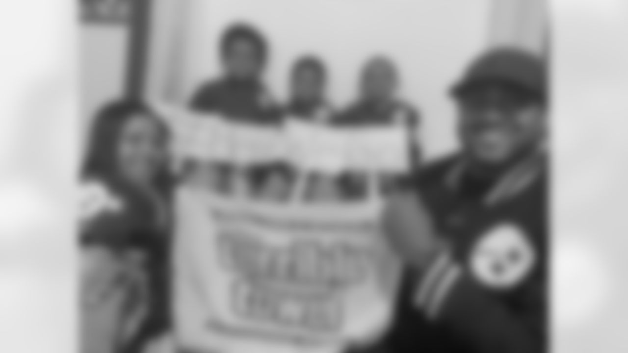 SNUTraditions_HereWeGoSigns_Jan132022947PM_Curry_Aaron_97494590_D95B35D10DC84F2B807CE7E5F904E100.jpeg_97494590_D95B35D10DC84F2B807CE7E5F904E100