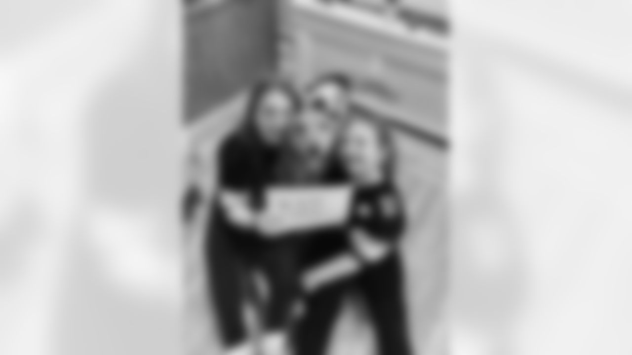 SNUTraditions_HereWeGoSigns_Jan122022755PM_Rosenthal_AshiraAtaraTimber_97494590_6FD8000E91B34ADB8B2B4F7604E878B8.jpeg_97494590_6FD8000E91B34ADB8B2B4F7604E878B8