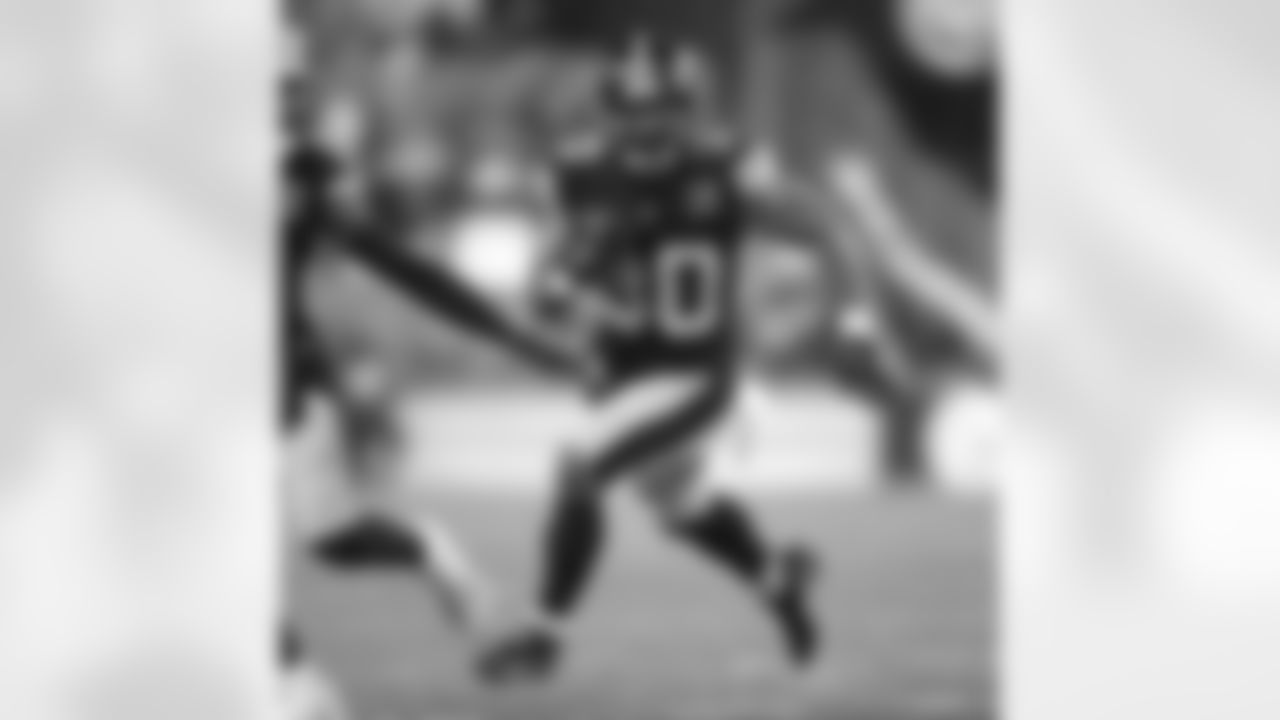 Pittsburgh Steelers running back Jaylen Warren (30) during a regular season game between the Pittsburgh Steelers and the Las Vegas Raiders, Saturday, Dec. 24, 2022 in Pittsburgh, PA. The Steelers beat the Raiders 13-10. (Karl Roser / Pittsburgh Steelers)