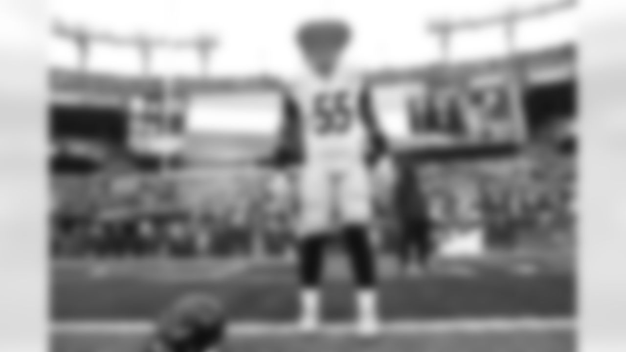 Pittsburgh Steelers linebacker Devin Bush (55) during a regular season game between the Pittsburgh Steelers and the Baltimore Ravens, Sunday, Jan. 9, 2022 in Baltimore, MD. (Jared Wickerham / Pittsburgh Steelers)