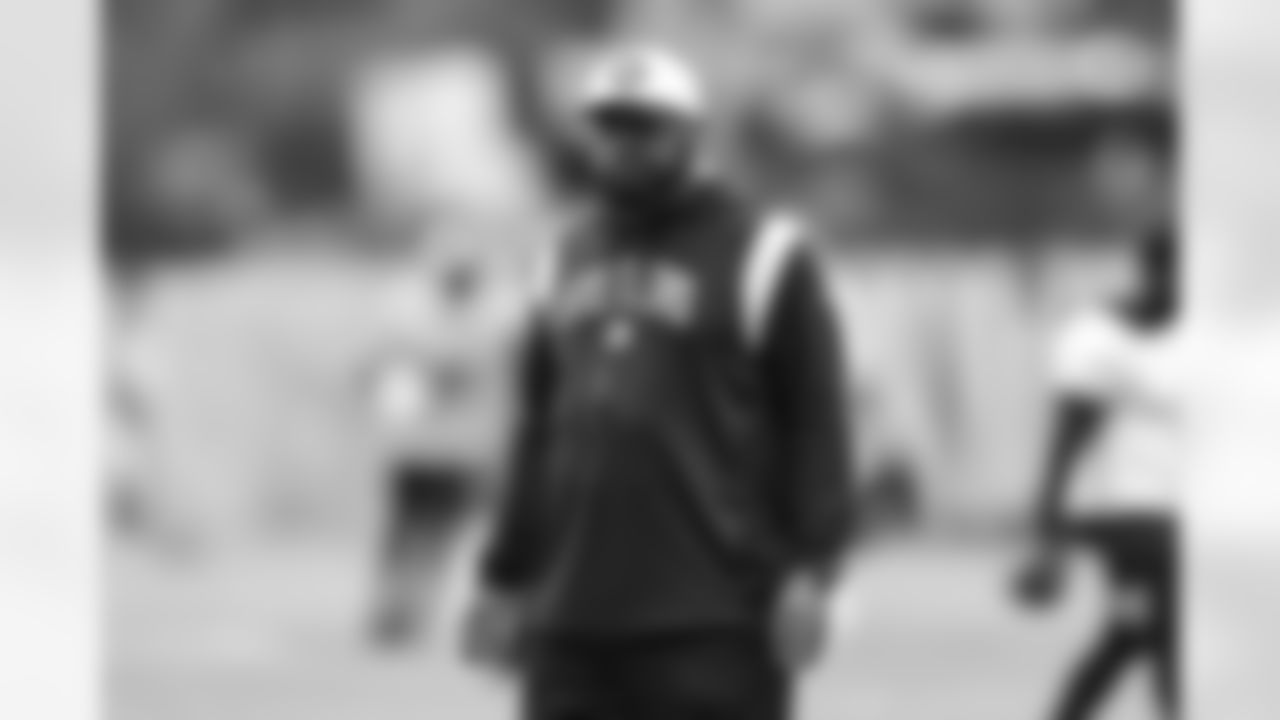 Pittsburgh Steelers head coach Mike Tomlin during practice at the UPMC Rooney Sports Complex preparing for a Week 18 matchup against the Cleveland Browns Wednesday, Jan. 4, 2023 in Pittsburgh, PA. (Abigail Dean / Pittsburgh Steelers)