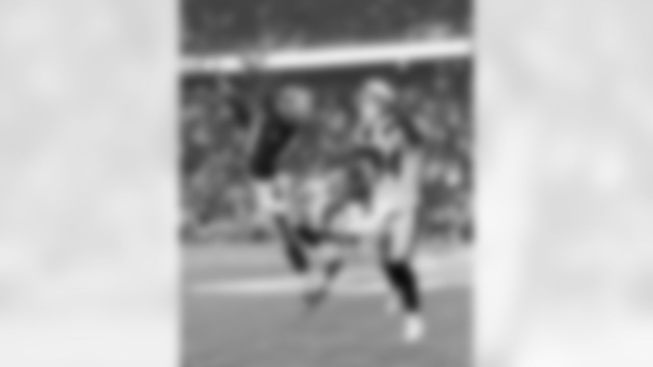 WR Antonio Brown is one of two Steelers who lead the team in touchdowns with one TD.