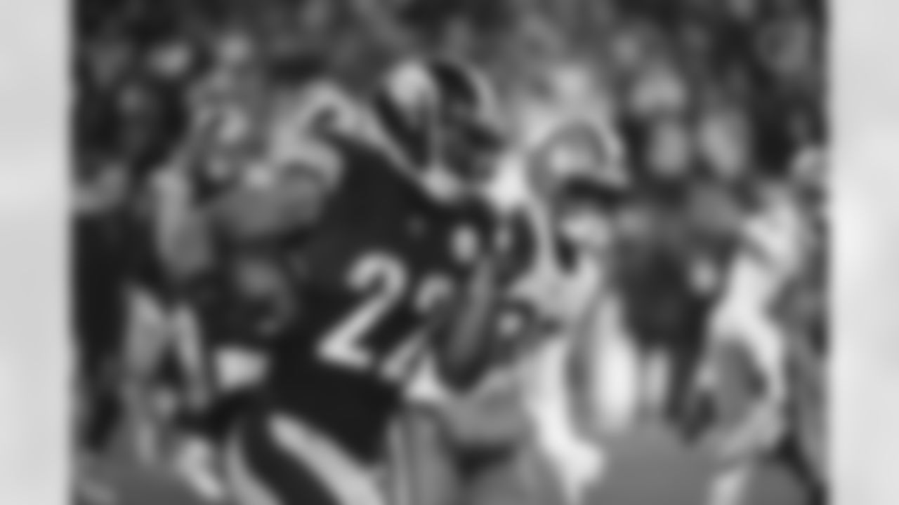 Pittsburgh Steelers running back Najee Harris (22) during a regular season game between the Pittsburgh Steelers and the Cleveland Browns, Monday, Jan. 3, 2022 in Pittsburgh, PA. (Caitlyn Epes / Pittsburgh Steelers)
