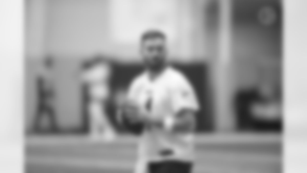 Pittsburgh Steelers quarterback James Morgan (4) during practice at the UPMC Rooney Sports Complex preparing for a Week 11 matchup against the Los Angeles Chargers, Thursday, Nov. 18, 2021 in Pittsburgh, PA. (Karl Roser / Pittsburgh Steelers)