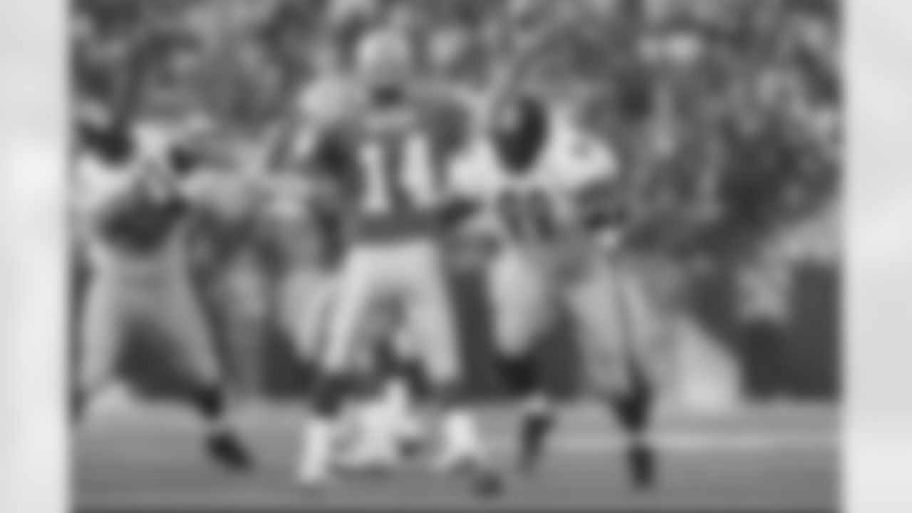 1992 LEVON KIRKLAND: After becoming a regular in 1993, Kirkland never missed a start in the six seasons from 1995-2000, and when his Steelers career was over he had 18.5 sacks, 11 interceptions, 14 forced fumbles, and eight fumble recoveries. Kirkland was voted to two Pro Bowls, and he was named first-team All-Pro in 1997.