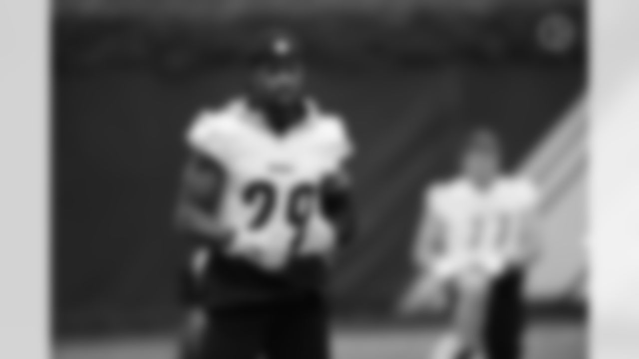 Pittsburgh Steelers running back Kalen Ballage (29) during practice at the UPMC Rooney Sports Complex preparing for a Wild Card Round matchup against the Kansas City Chiefs, Thursday, Jan. 13, 2022 in Pittsburgh, PA. (Karl Roser / Pittsburgh Steelers)
