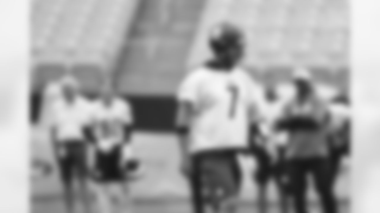 Pittsburgh Steelers quarterback Ben Roethlisberger (7) trains at Heinz Field during the 2021 Steelers Camp, Thursday, Aug. 19, 2021 in Pittsburgh, PA. (Karl Roser / Pittsburgh Steelers)