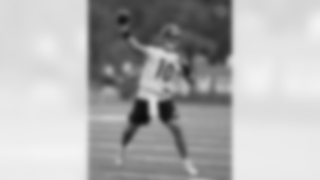 Pittsburgh Steelers quarterback Mitch Trubisky (10) trains at Saint Vincent College during the 2022 Steelers Training Camp on Thursday, July 28, 2022 in Latrobe, PA. (Karl Roser / Pittsburgh Steelers)