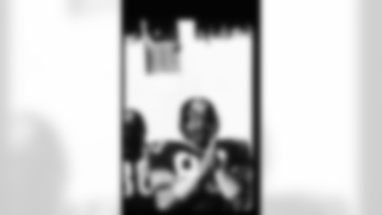 1984 LOUIS LIPPS: A playmaking receiver not lucky enough to play with either Terry Bradshaw or Ben Roethlisberger, Lipps led the NFL in punt returns as a rookie and then caught 59 passes for 1,132 yards (19.2 average) in 1985. In his first two seasons with the Steelers, Lipps scored 24 touchdowns receiving and returning.