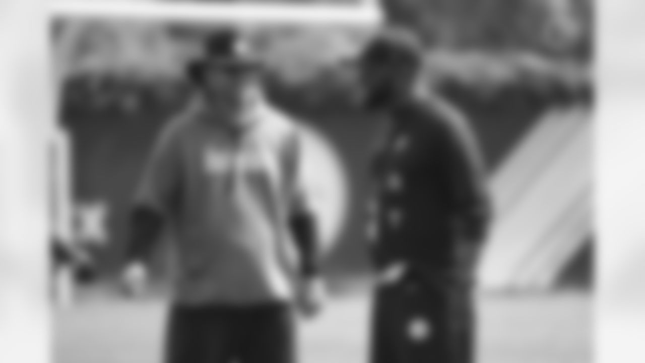 Pittsburgh Steelers Head Coach Mike Tomlin and Pittsburgh Steelers Offensive Coordinator Matt Canada during practice at the UPMC Rooney Sports Complex preparing for a Week 3 matchup against the Cincinnati Bengals, Thursday, Sept. 23, 2021 in Pittsburgh, PA. (Caitlyn Epes / Pittsburgh Steelers)