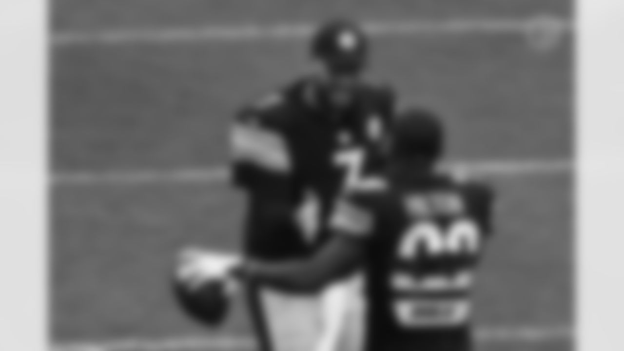 Pittsburgh Steelers quarterback Ben Roethlisberger (7) and Pittsburgh Steelers cornerback Mike Hilton (28) during a regular season game between the Pittsburgh Steelers and the Philadelphia Eagles, Sunday, Oct. 11, 2020 in Pittsburgh, PA. (Caitlyn Epes / Pittsburgh Steelers)