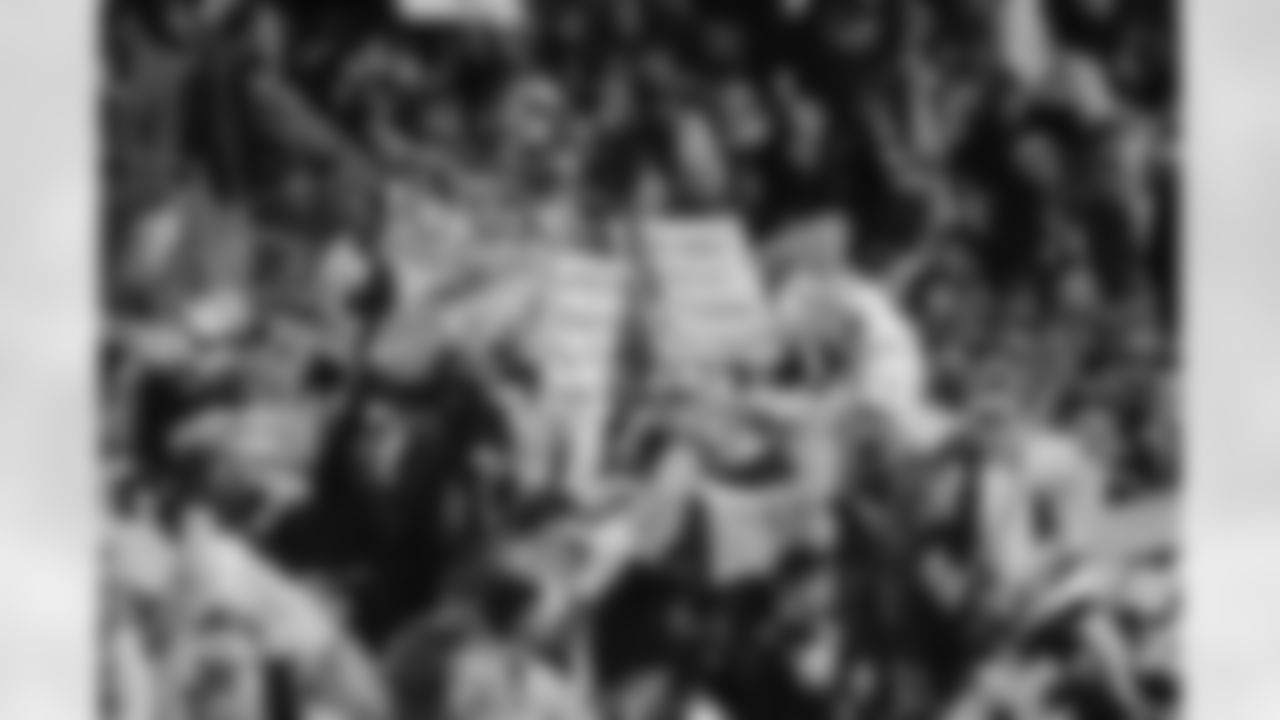 \09_DEN_Fans2