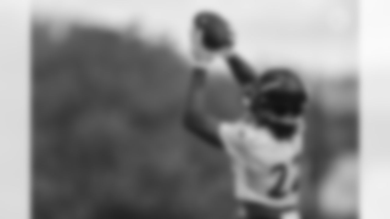 Pittsburgh Steelers running back Najee Harris (22) practices at the UPMC Rooney Sports Complex during rookie minicamp, Saturday, May 15, 2021 in Pittsburgh, PA. (Karl Roser / Pittsburgh Steelers)