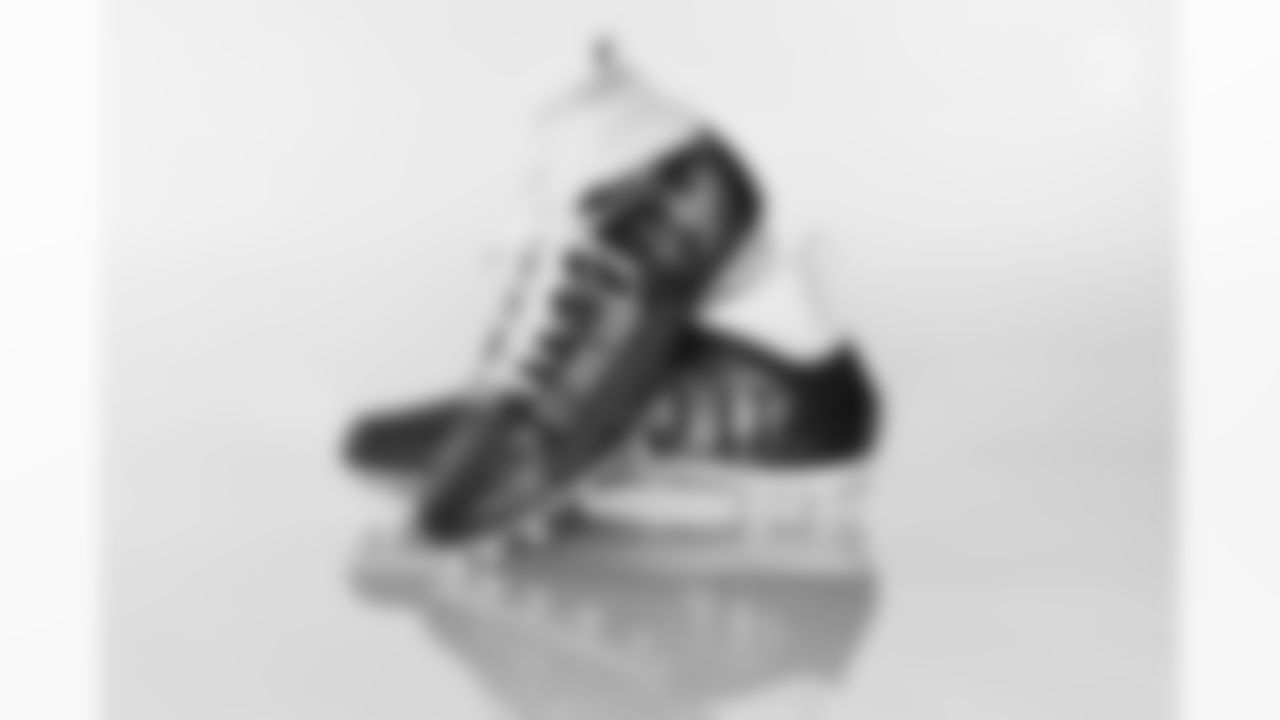 Pittsburgh Steelers linebacker Alex Highsmith (56) will showcase his custom cleats supporting END IT Movement during Week 13. (Karl Roser / Pittsburgh Steelers)