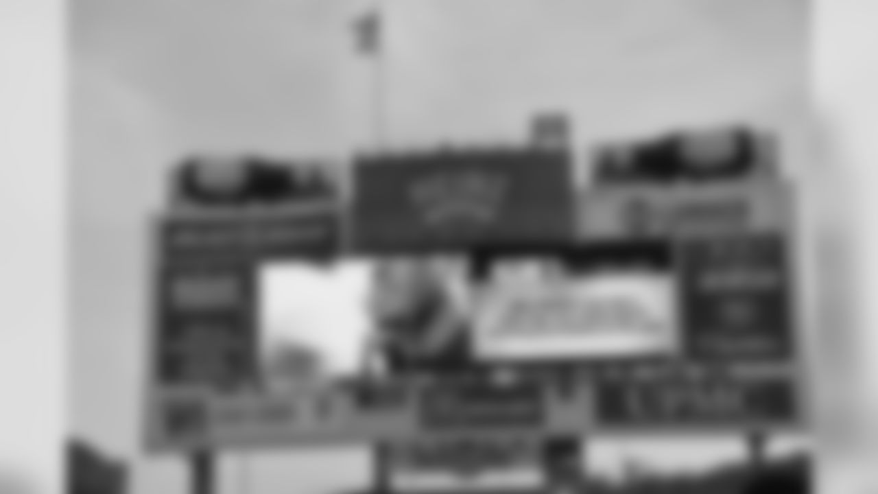 Mike Wallace scoreboard