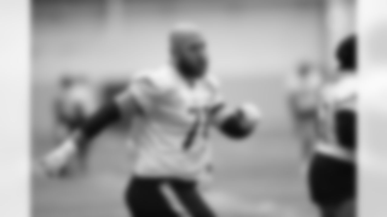 Pittsburgh Steelers offensive tackle Joe Haeg (71) during practice at the UPMC Rooney Sports Complex preparing for a Week 17 matchup against the Cleveland Browns, Thursday, Dec. 30, 2021 in Pittsburgh, PA. (Karl Roser / Pittsburgh Steelers)