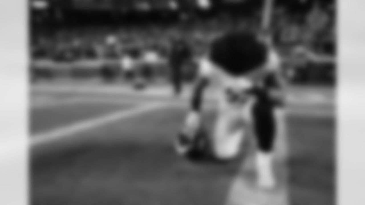 Pittsburgh Steelers linebacker Devin Bush (55) during a postseason Wild Card Round game between the Pittsburgh Steelers and the Kansas City Chiefs, Sunday, Jan. 16, 2022 in Kansas City, MO. (Caitlyn Epes / Pittsburgh Steelers)