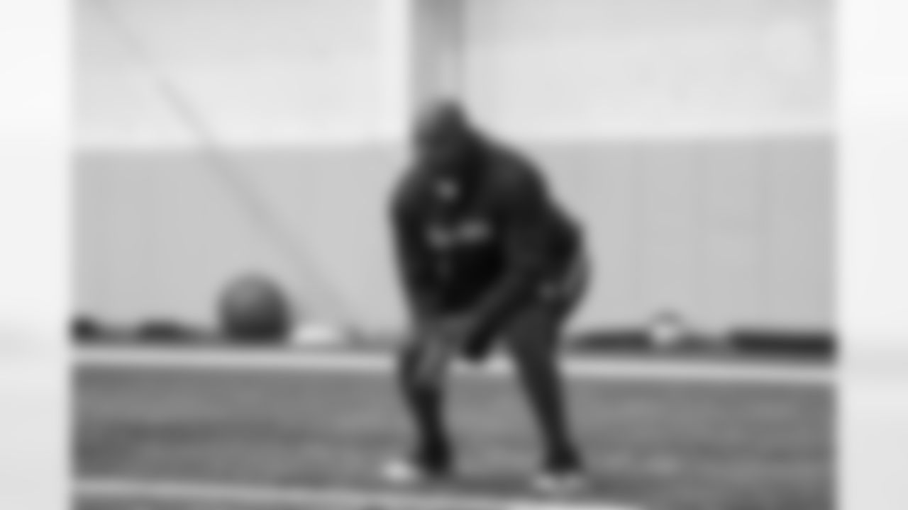 Pittsburgh Steelers offensive lineman James Daniels participates in Phase One of the voluntary offseason workout program, Tuesday April 19, 2022 at the UPMC Rooney Sports Complex. (Karl Roser / Pittsburgh Steelers)