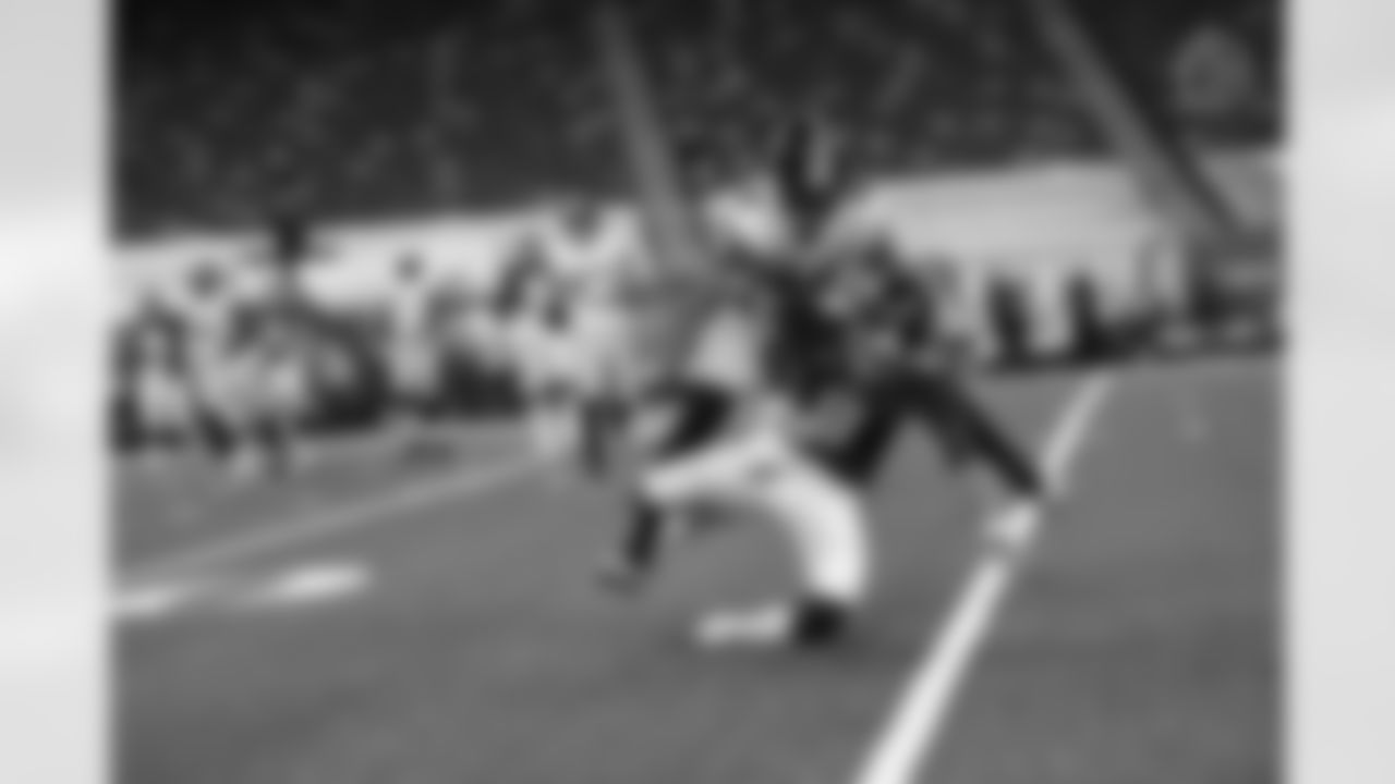 Pittsburgh Steelers linebacker Bud Dupree (48) attempts a sack during a regular season game between the Pittsburgh Steelers and the New York Giants, Monday, Sept. 14, 2020 in East Rutherford, NJ. The Steelers defeated the Giants 26-16. (Karl Roser / Pittsburgh Steelers)
