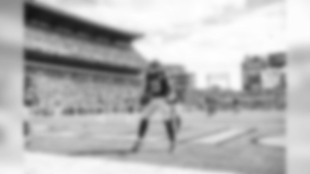A 2018 Regular Season game between the Pittsburgh Steelers and the Kansas City Chiefs on Sunday, September 16, 2018.