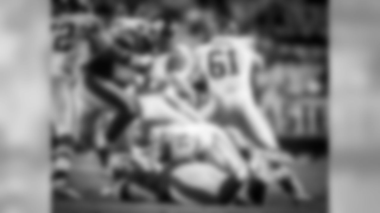 A 2016 Regular Season game between the Pittsburgh Steelers and the Kansas City Chiefs on Sunday October 2nd 2016. The Steelers defeated the Chiefs 43-14.