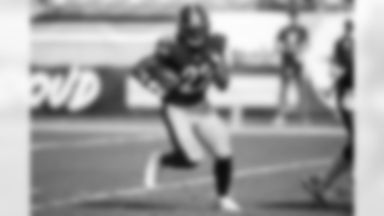 Pittsburgh Steelers running back Najee Harris (22) during a regular season game between the Pittsburgh Steelers and the Denver Broncos, Sunday, Oct. 10, 2021 in Pittsburgh, PA. The Steelers beat the Broncos 27-19. (Karl Roser / Pittsburgh Steelers)