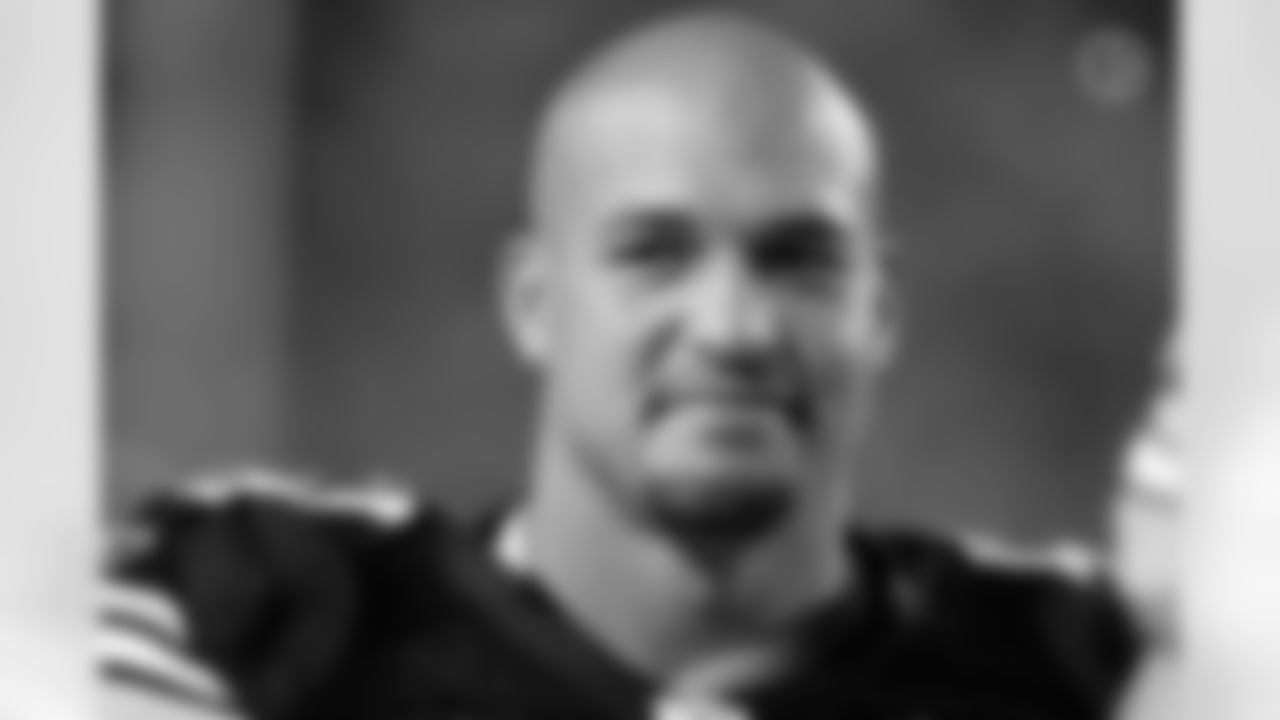 Action shot of linebacker James Farrior #51 during his time with the Pittsburgh Steelers.