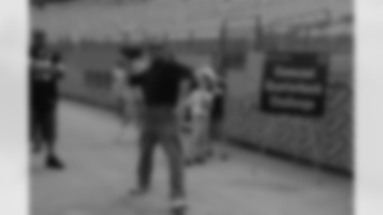 08_DraftDay_HeinzField_dh_239