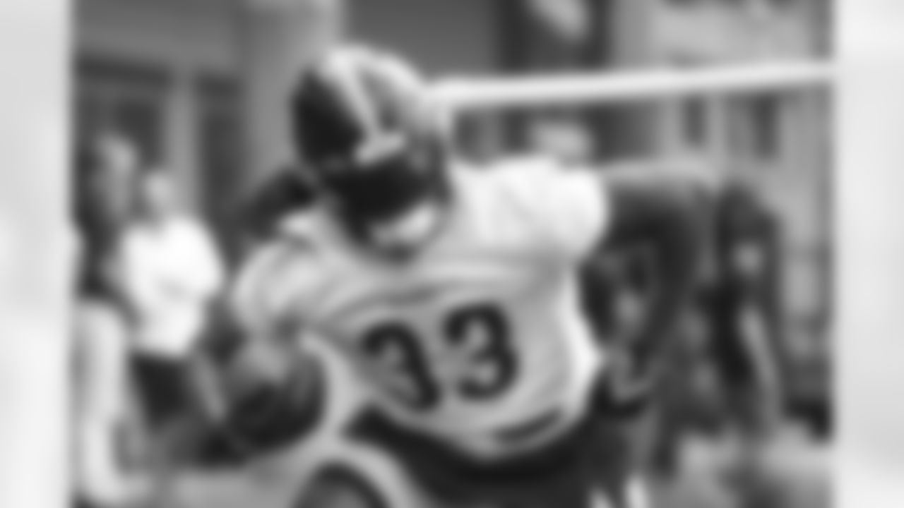 Pittsburgh Steelers running back Trey Edmunds (33) participates in the Organized Team Activities (OTAs), Thursday June 2, 2022 at the UPMC Rooney Sports Complex. (Abigail Dean / Pittsburgh Steelers)