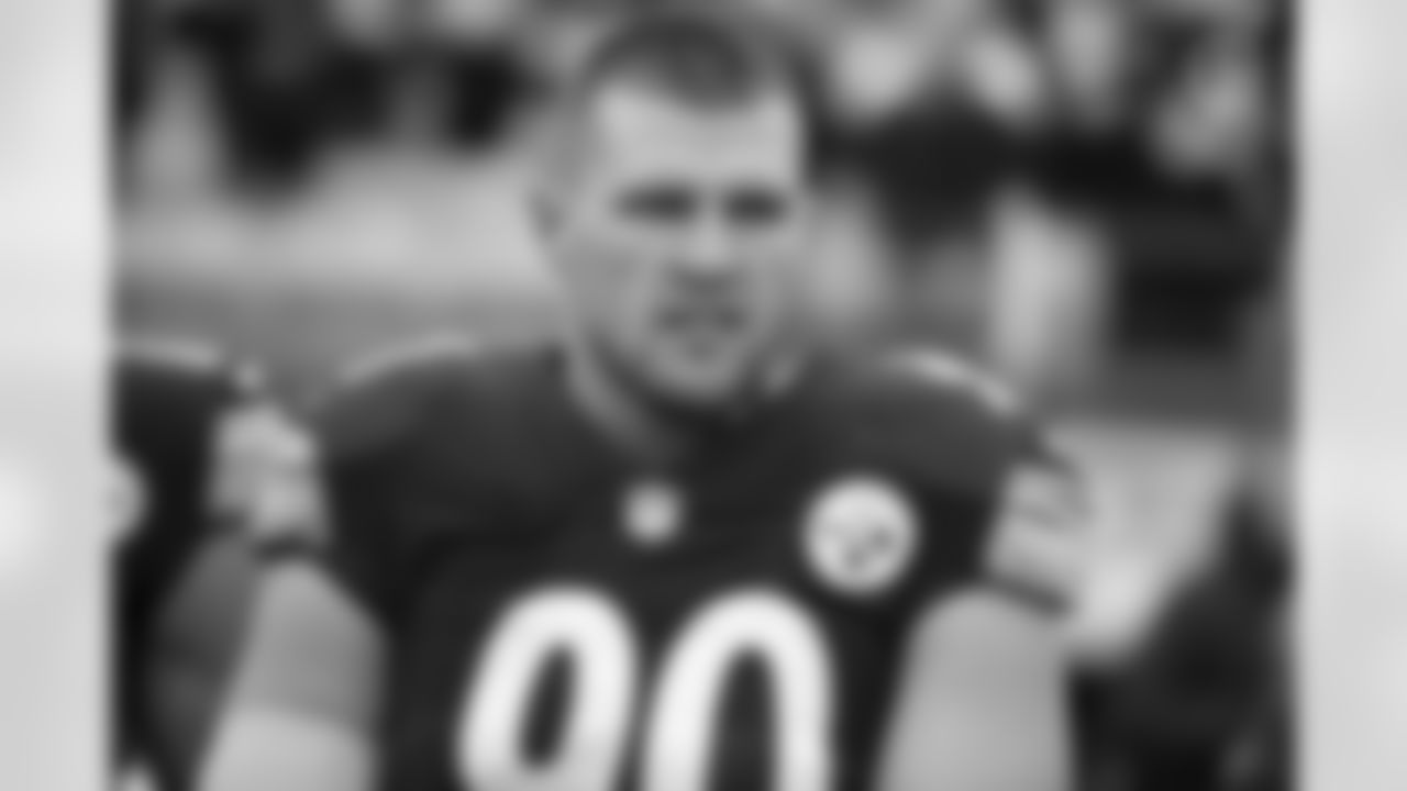Pittsburgh Steelers linebacker T.J. Watt (90) during a regular season game between the Pittsburgh Steelers and the Tennessee Titans, Sunday, Dec. 19, 2021 in Pittsburgh, PA. The Steelers beat the Titans 19-13. (Karl Roser / Pittsburgh Steelers)