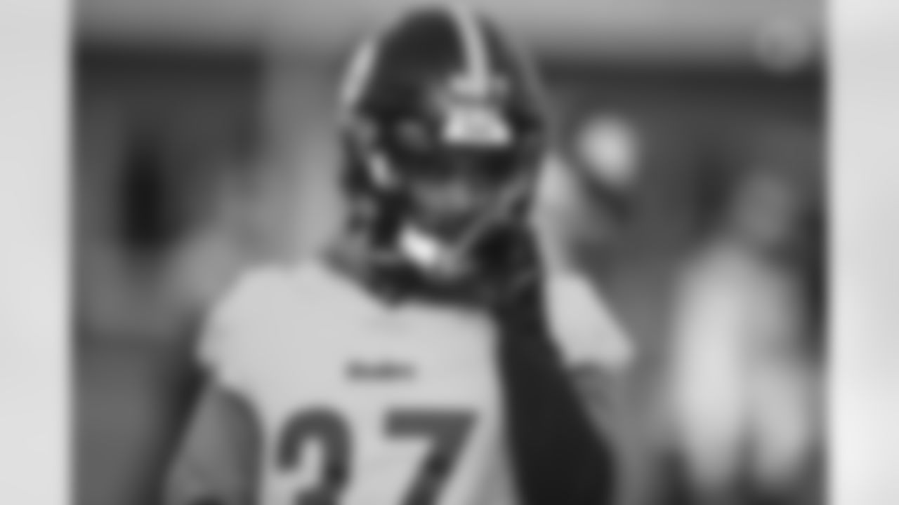 Pittsburgh Steelers safety Donovan Stiner (37) during practice at the UPMC Rooney Sports Complex preparing for a Week 15 matchup against the Tennessee Titans, Friday, Dec. 17, 2021 in Pittsburgh, PA. (Karl Roser / Pittsburgh Steelers)