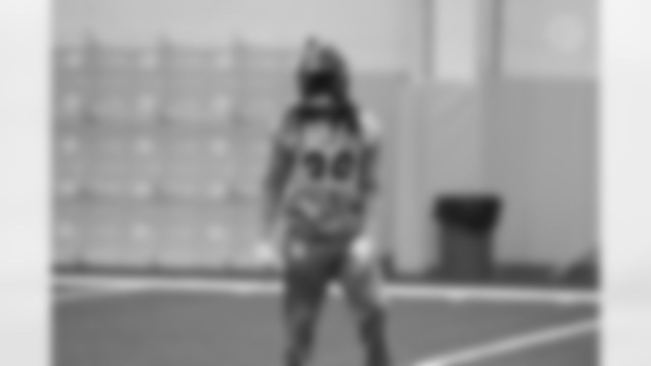 Pittsburgh Steelers safety Terrell Edmunds (34) during practice at the UPMC Rooney Sports Complex preparing for a Week 18 matchup against the Baltimore Ravens, Friday, Jan. 7, 2022 in Pittsburgh, PA. (Karl Roser / Pittsburgh Steelers)