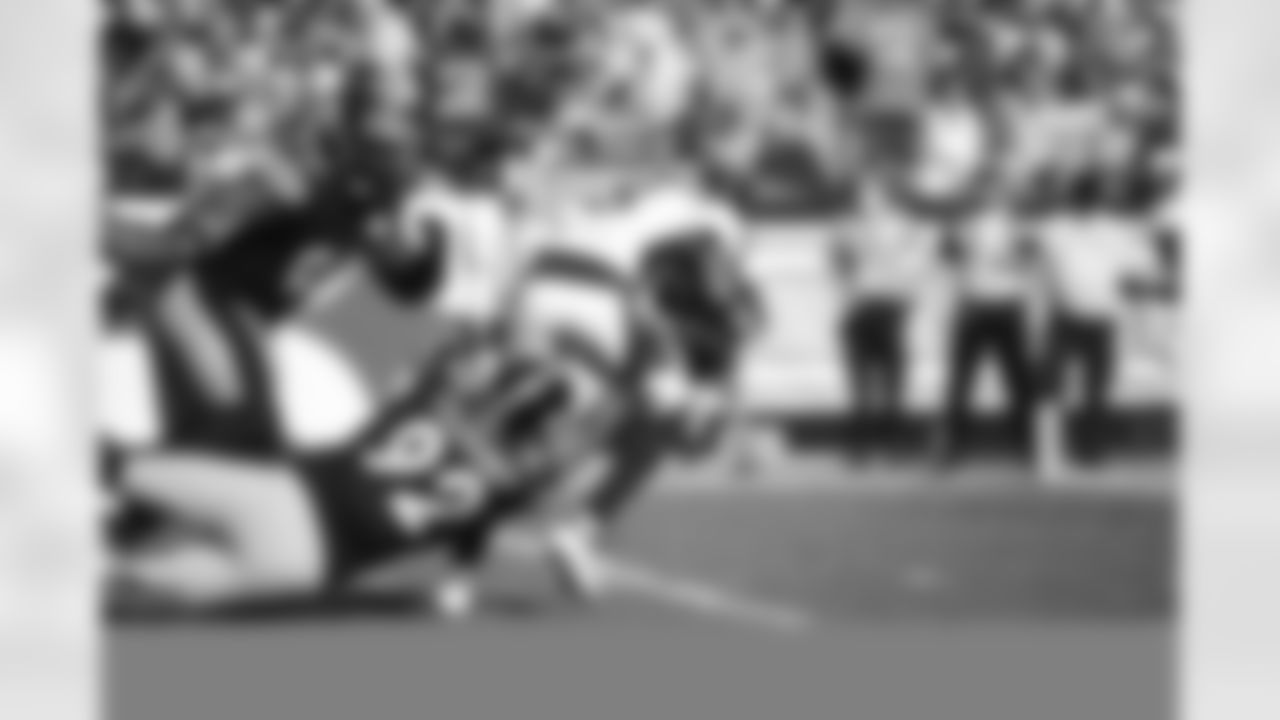 during a regular season game between the Pittsburgh Steelers and the Denver Broncos, Sunday, Oct. 10, 2021 in Pittsburgh, PA. (Caitlyn Epes / Pittsburgh Steelers)