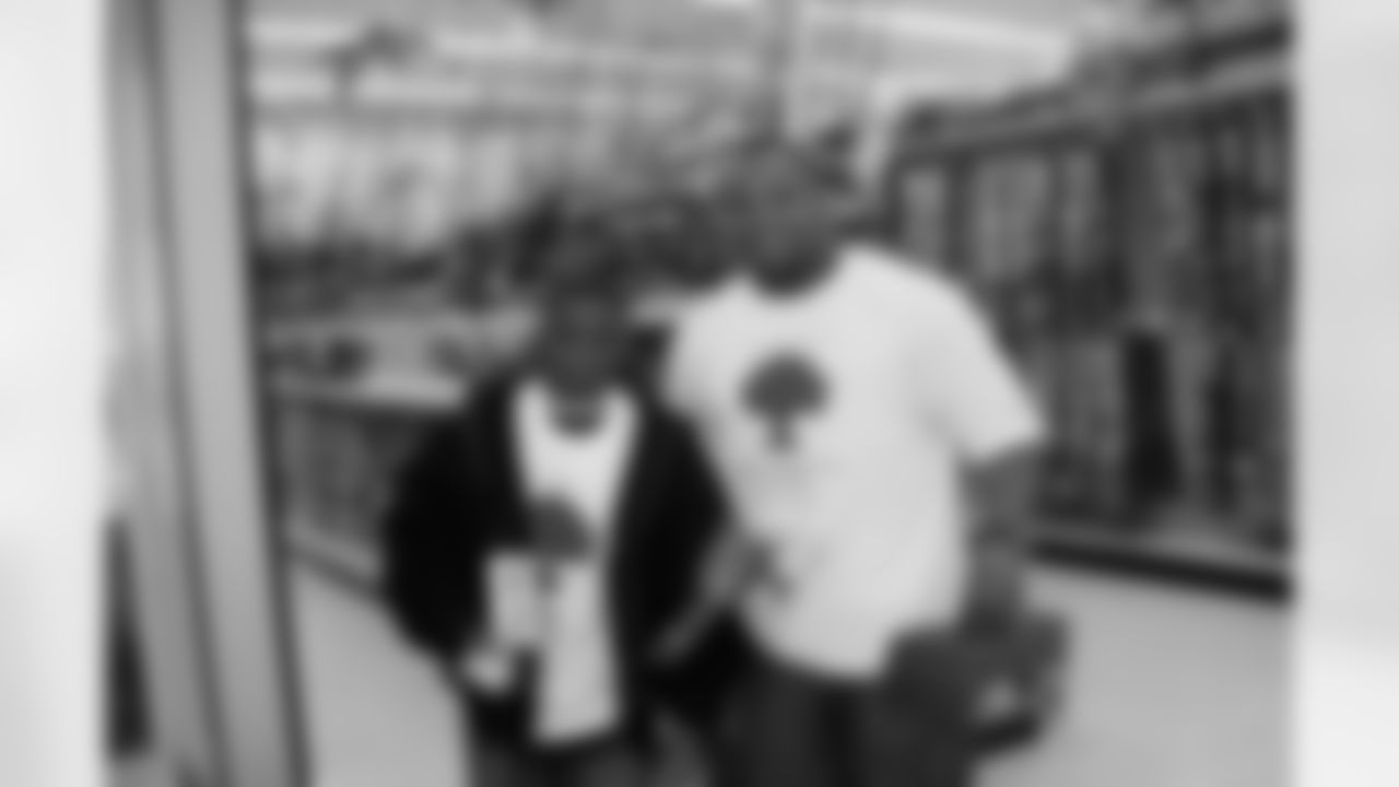 08_Moore_Charity_052