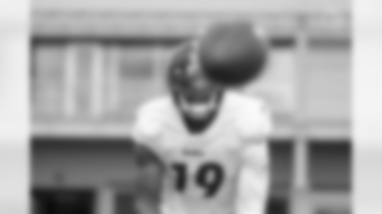 Pittsburgh Steelers wide receiver JuJu Smith-Schuster (19) during practice at the UPMC Rooney Sports Complex preparing for a Week 3 matchup against the Cincinnati Bengals, Wednesday, Sept. 22, 2021 in Pittsburgh, PA. (Karl Roser / Pittsburgh Steelers)